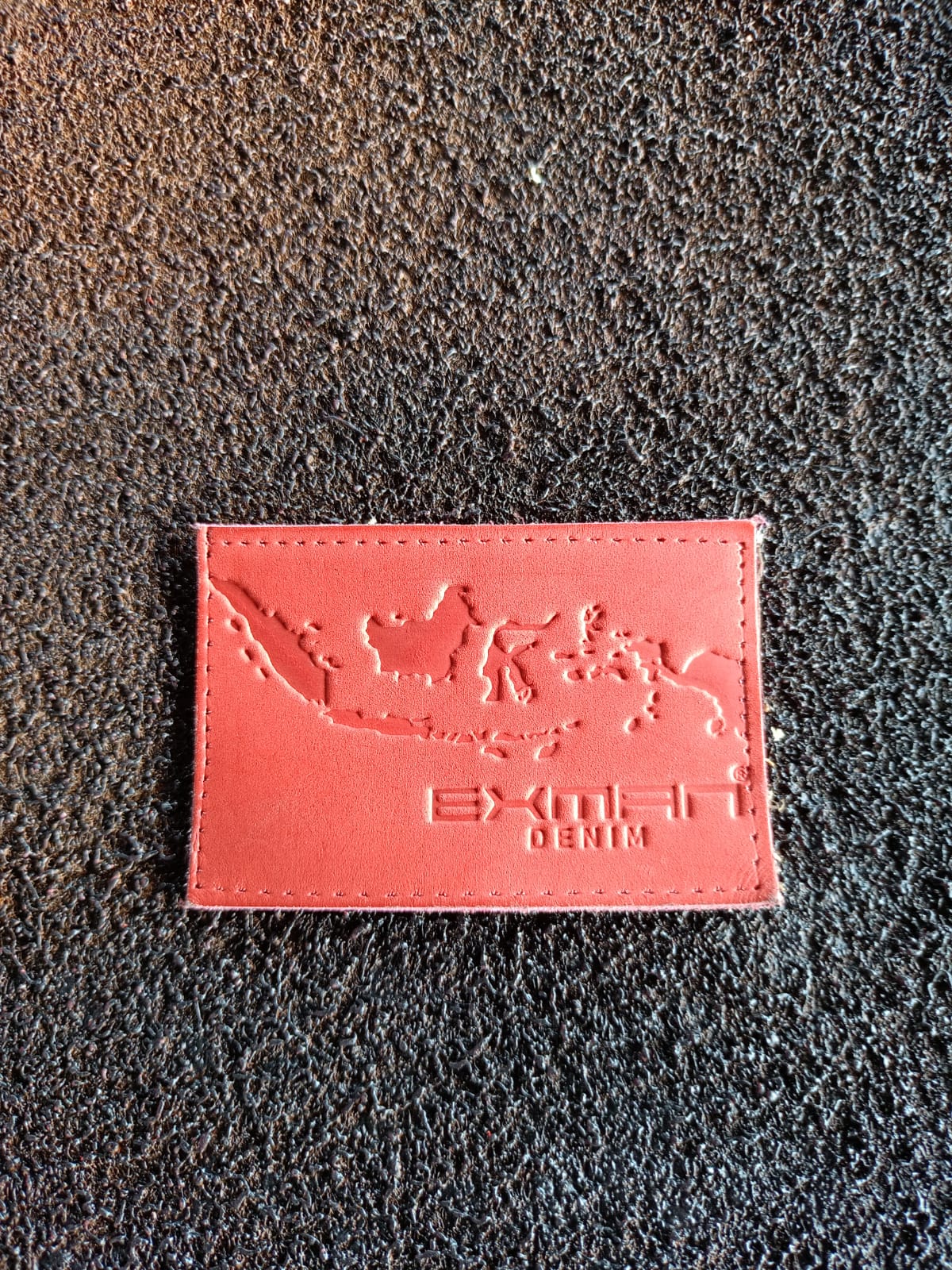 Finishing Emboss: Label kulit EXCLUSIVE DENIM