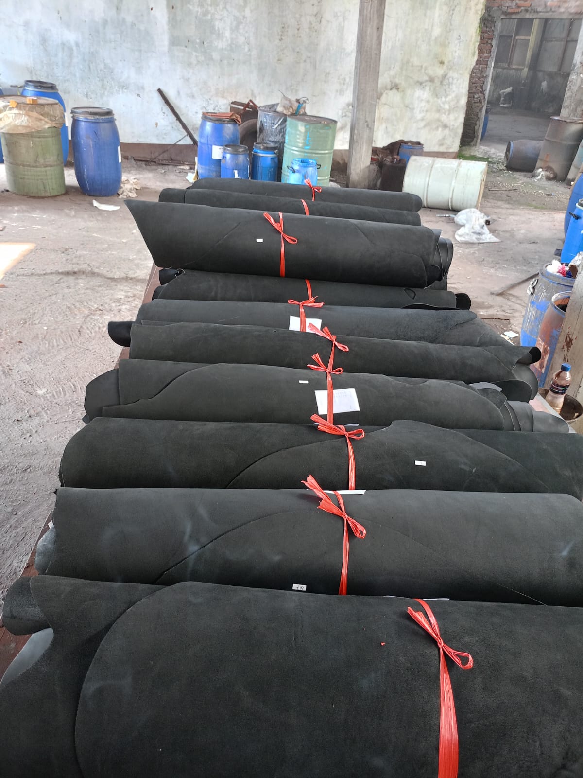 Gudang Stok: Gulungan kulit siap kirim